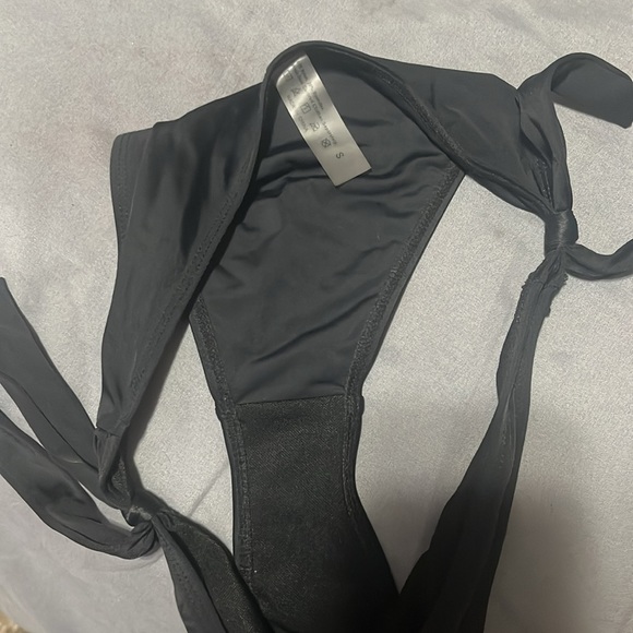 Size small - Picture 3 of 3